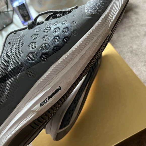 Nike Running Sneakers - Men’s Size 10; Gray & Black - Picture 8 of 10